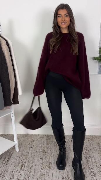 Бургунді в тренді: блогерка показала, як стилізувати светр наймоднішого відтінку (відео)